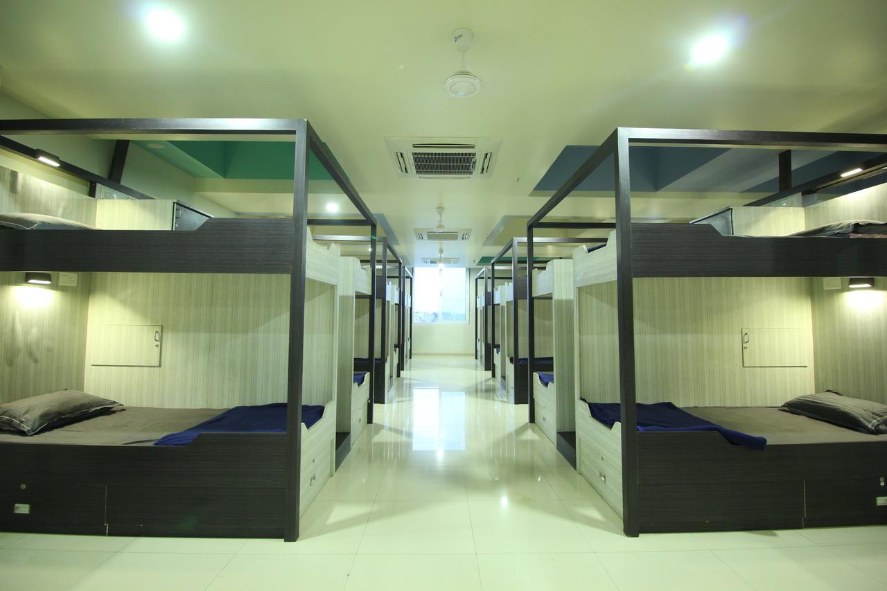 Jackpot Room In & Out Dormitory Ahmedabad Exterior photo
